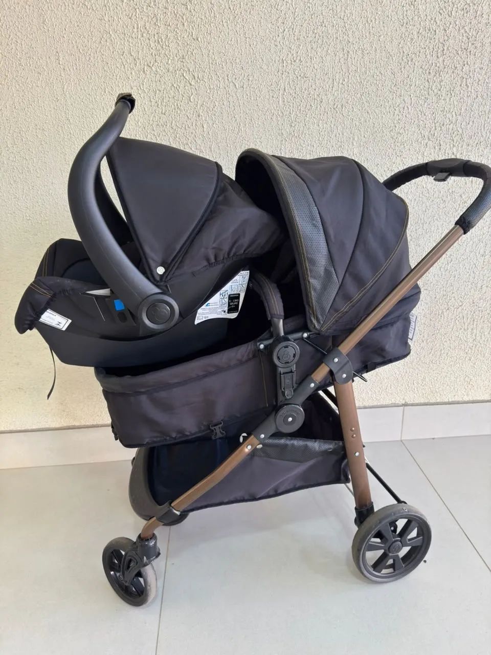 Carrinho + bebê conforto