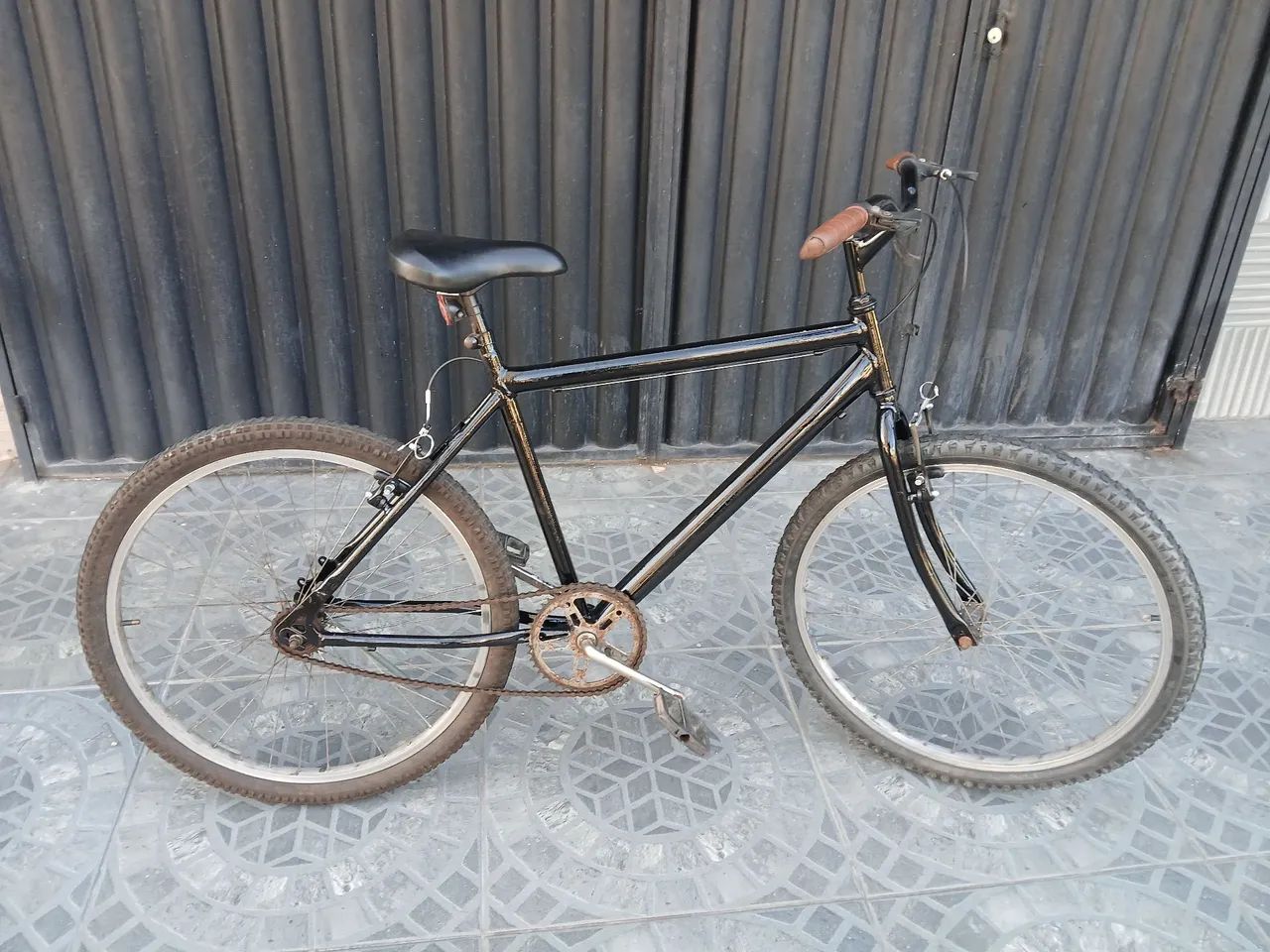 Bicicleta semi nova aro 26