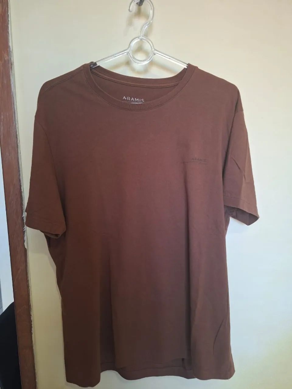 Camiseta Aramis Marrom