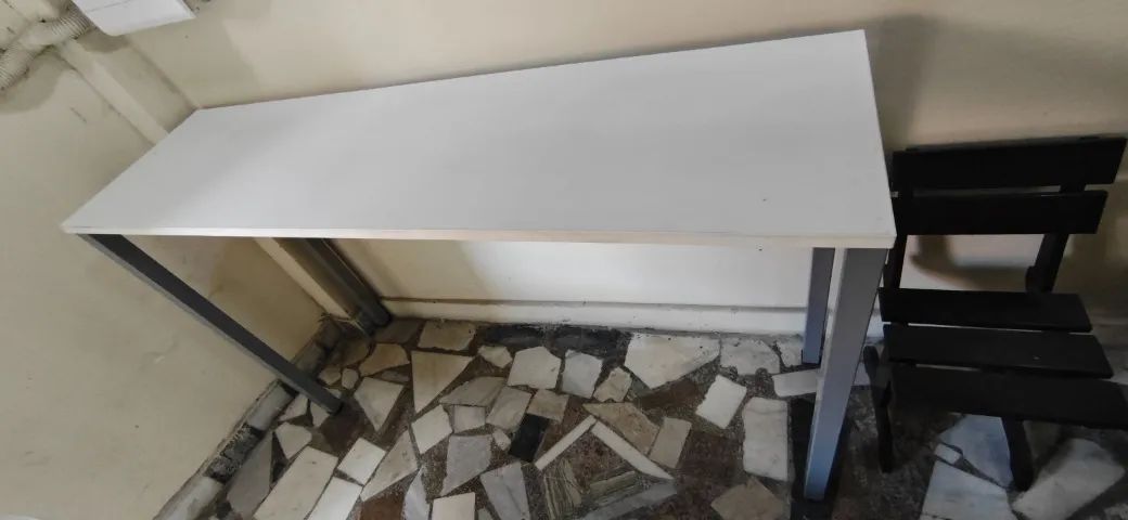 Mesa alta com pés fixos 180 x 50 cm