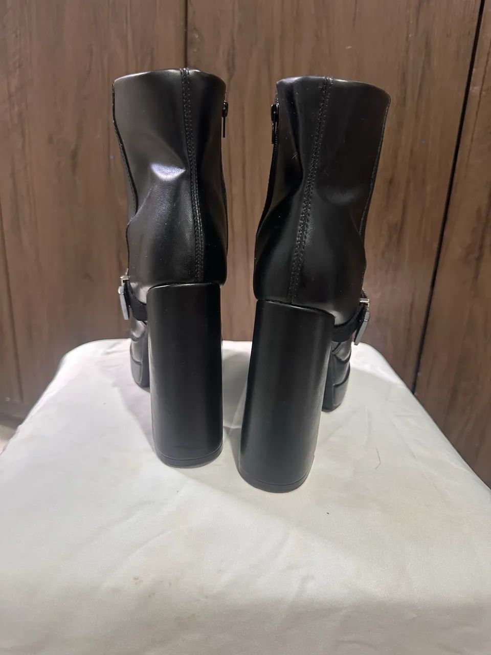 Bota salto plataforma  com fivela e strass Vizzano - Foto 2