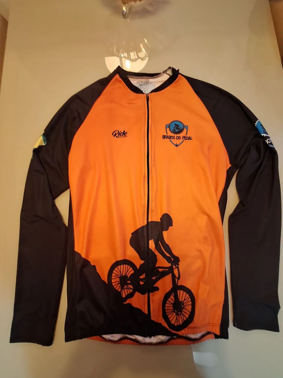 3 Camisas e 1 bermuda ciclismo 