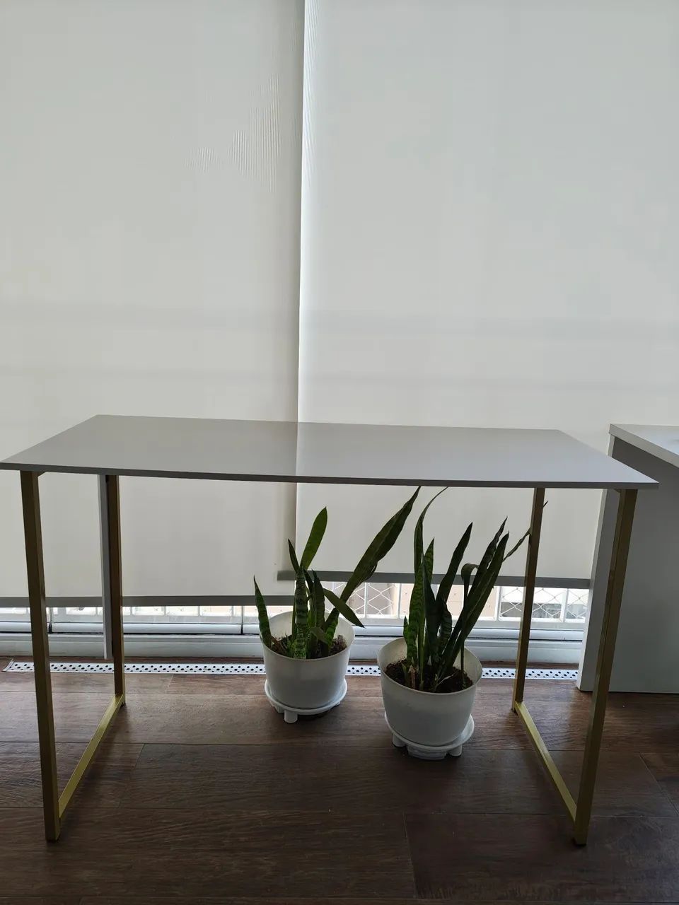 Mesa de escritório cinza