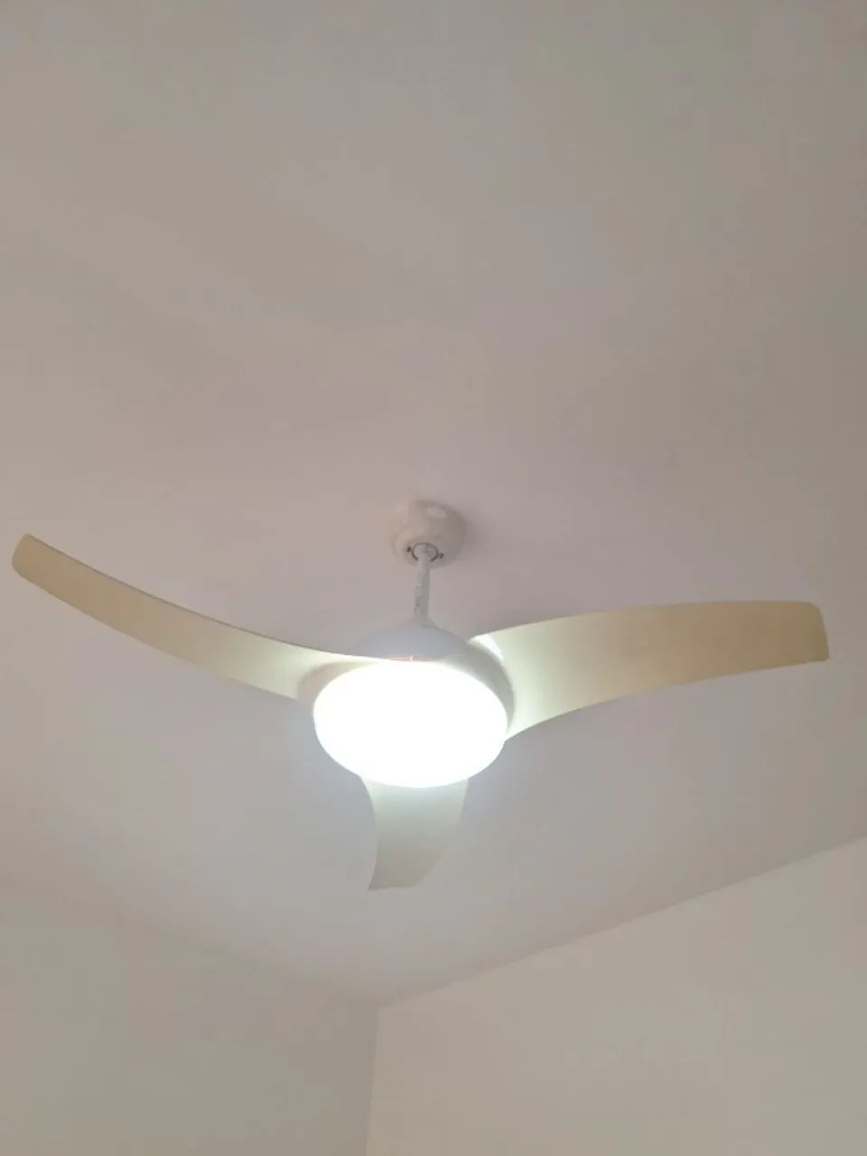 Ventilador de teto com defeito