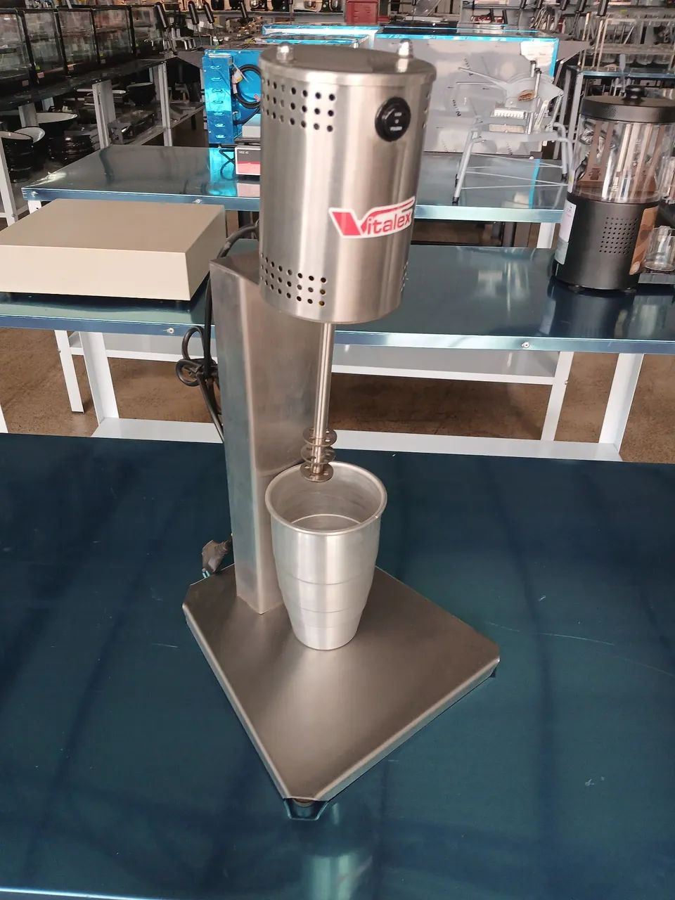 Batedor de Milk Shake Vitalex 500W Inox com Copo 500ml - Foto 3
