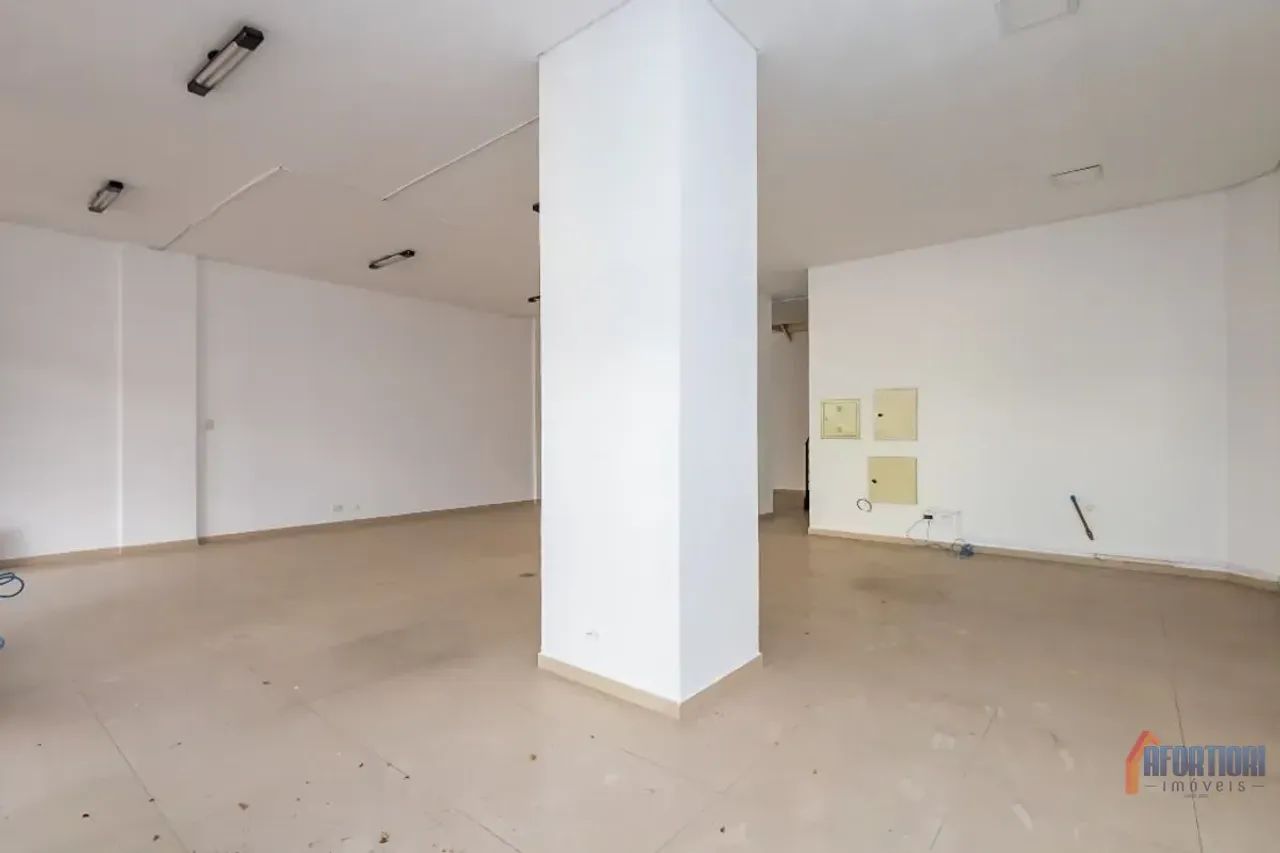 Loja comercial espaçosa com copa e depósito no Cabral, Curitiba - Foto 5