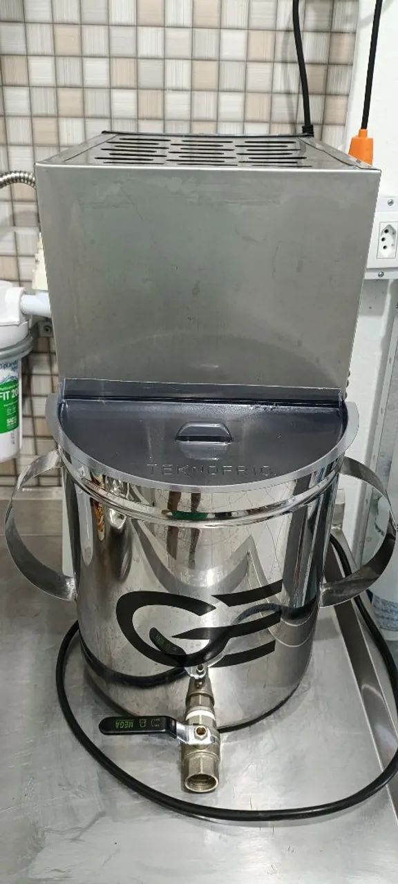 VENDO MINI FÁBRICA DE PICOLE E GELO SABORIZADO (COMPLETA) - Foto 5