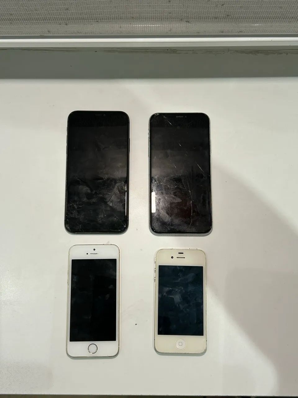 4 iPhones Quebrados Retirada de Peças - Foto 2