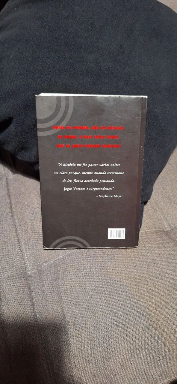 Livro Jogos Vorazes Suzanne Collins - Foto 2