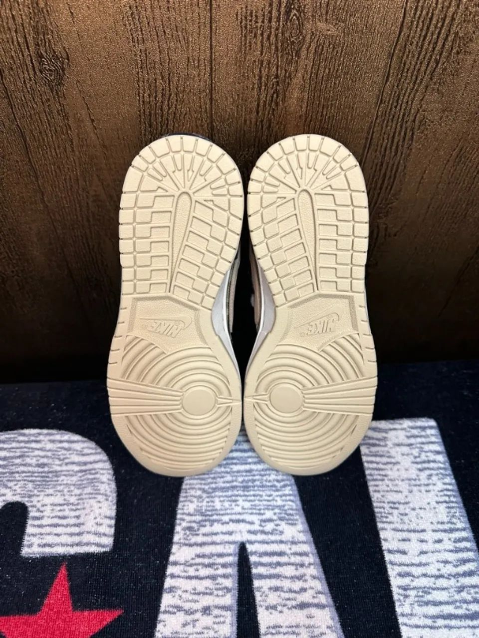 Tenis Nike SB Dunk Low Travis Scott tam 38 - Foto 5