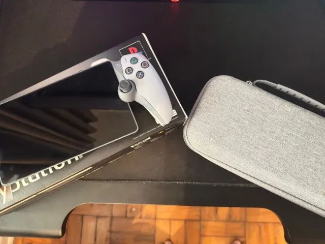 EDIÇÃO LIMITADA] PlayStation Portal - 30th Anniversary Edition