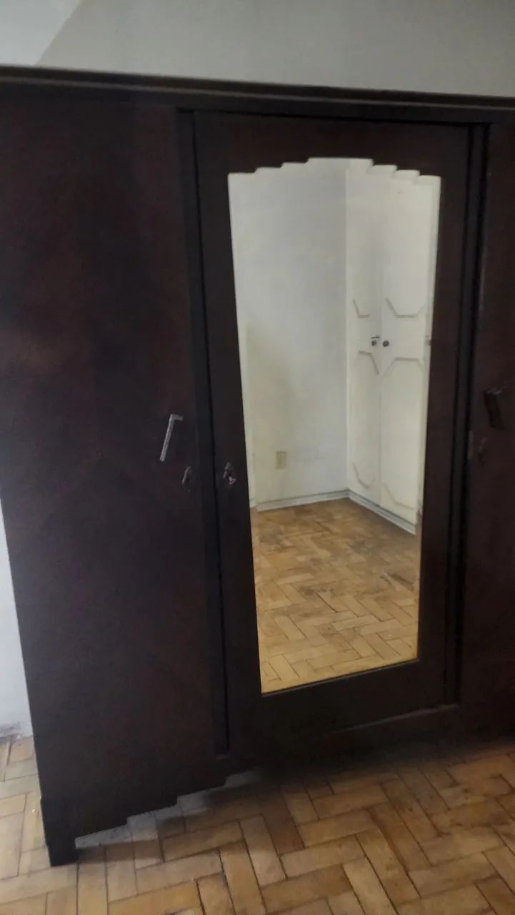 Guarda roupas antigo - Foto 2