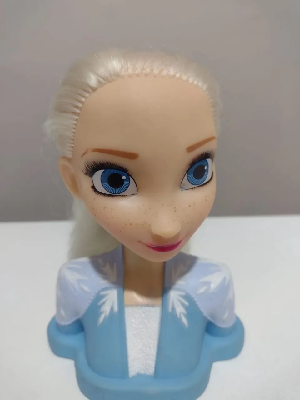boneca elsa - frozen - para pentear e enfeitar - Foto 2