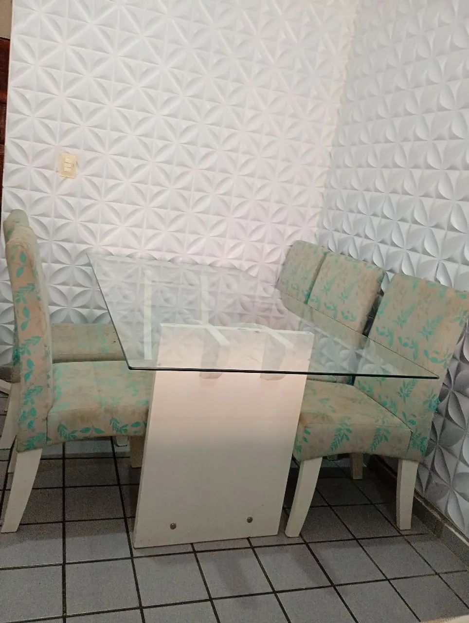 Mesa 6 cadeiras com tampo de vidro