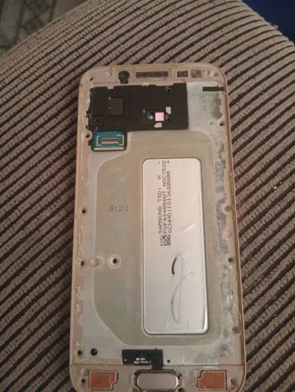 Placa mãe EA bateria do celular Samsung j5 pro está funcionando  - Foto 4