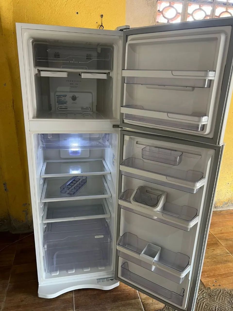 Geladeira Electrolux 110v Frost Free 382L semi nova ( ENTREGO)  - Foto 2