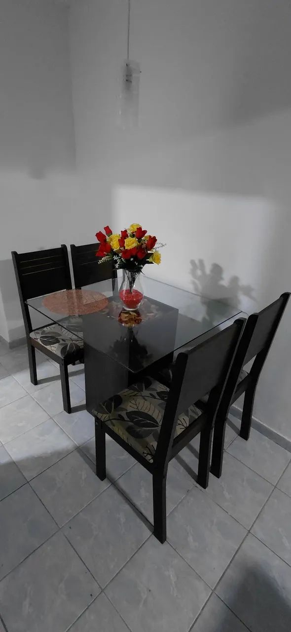Vendo Mesa 4 cadeiras tampo de vidro - Foto 3