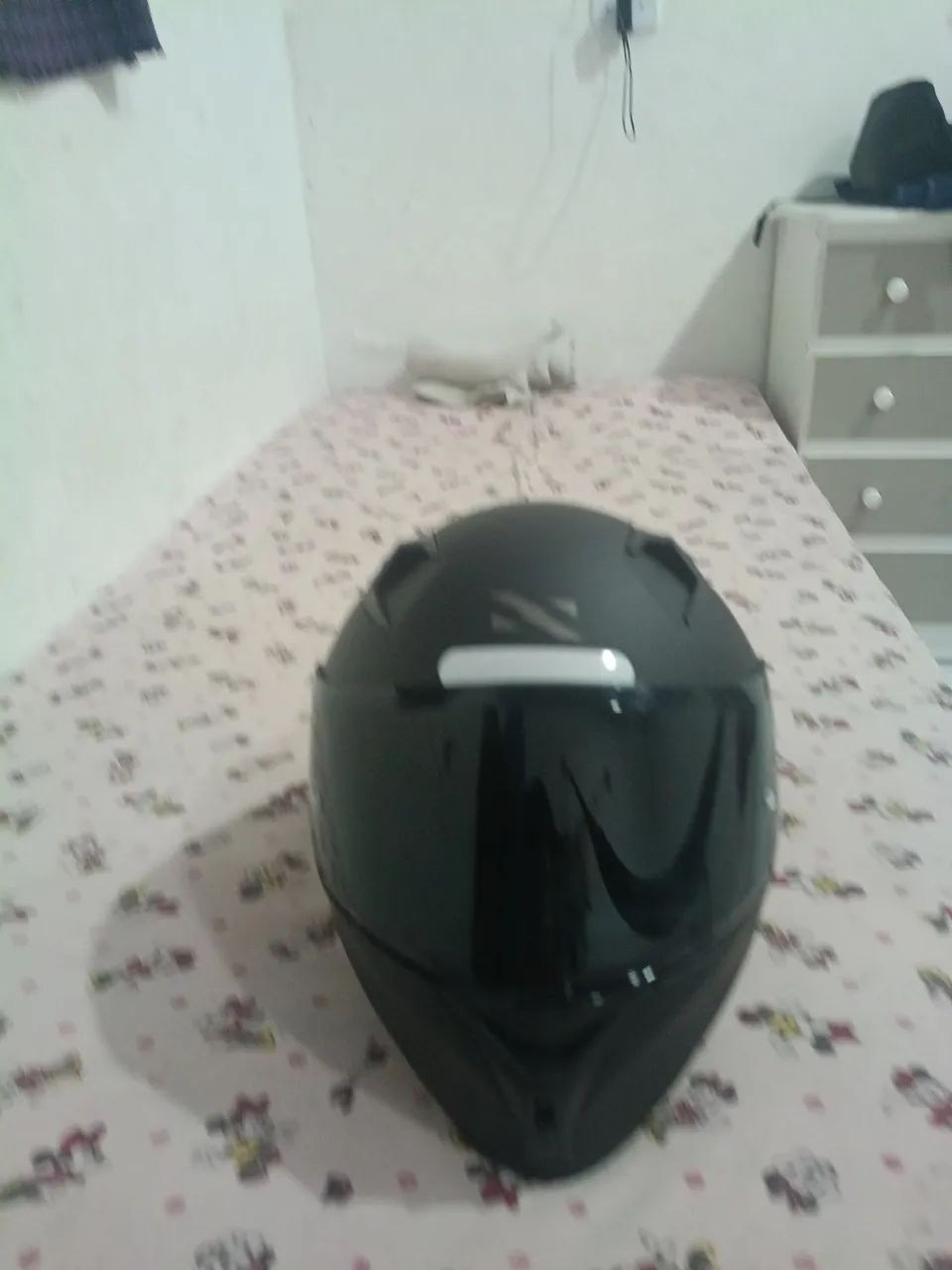 Capacete preto novo