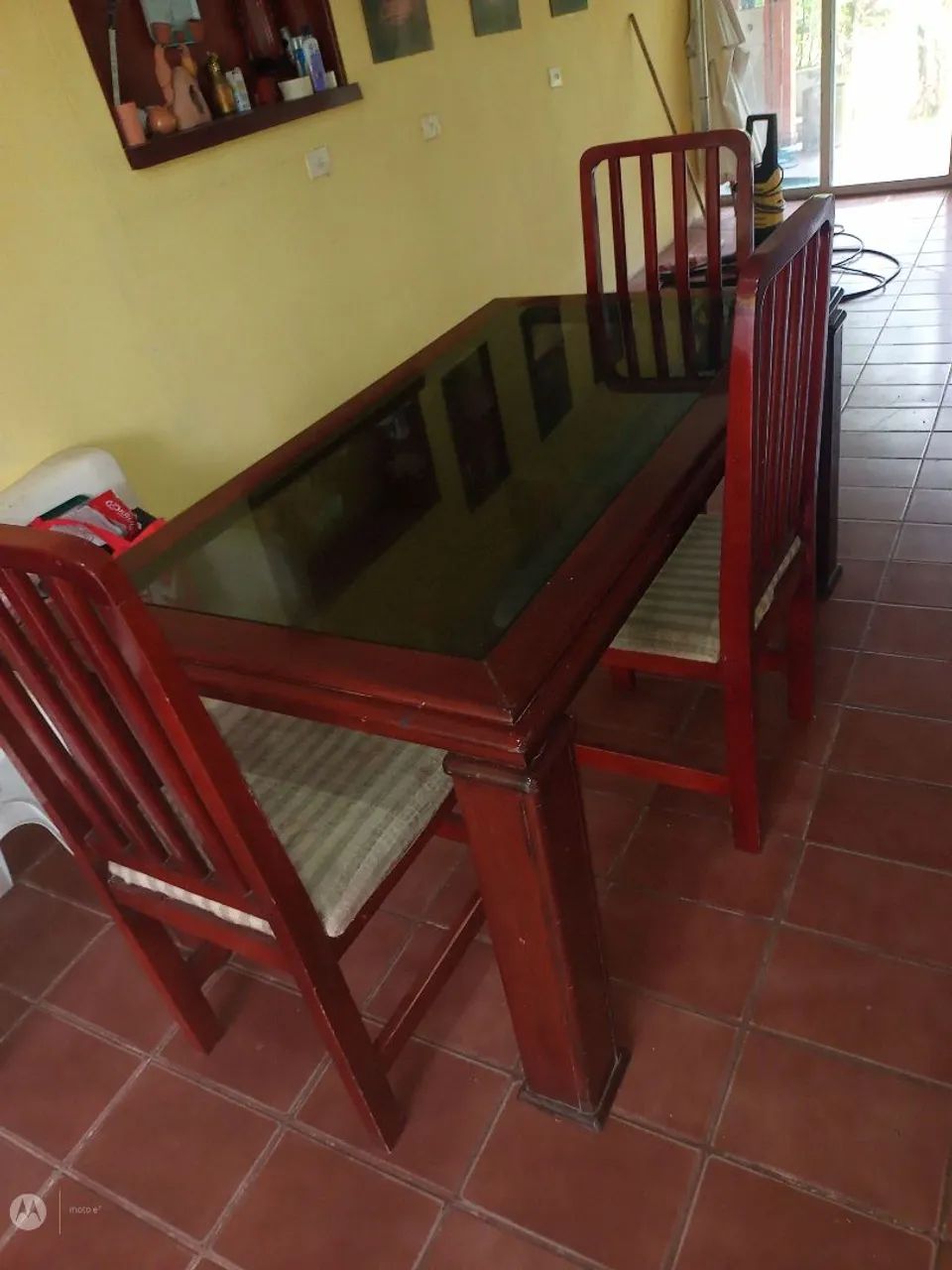 VENDO MESA MADEIRA TAMPAO DE VIDRO  - Foto 2