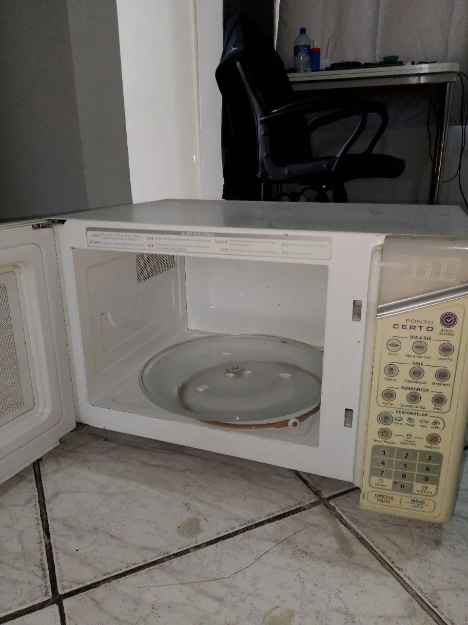 MICROONDAS ELECTROLUX MEP41 31 LITROS 127V - COM DEFEITO - Foto 3