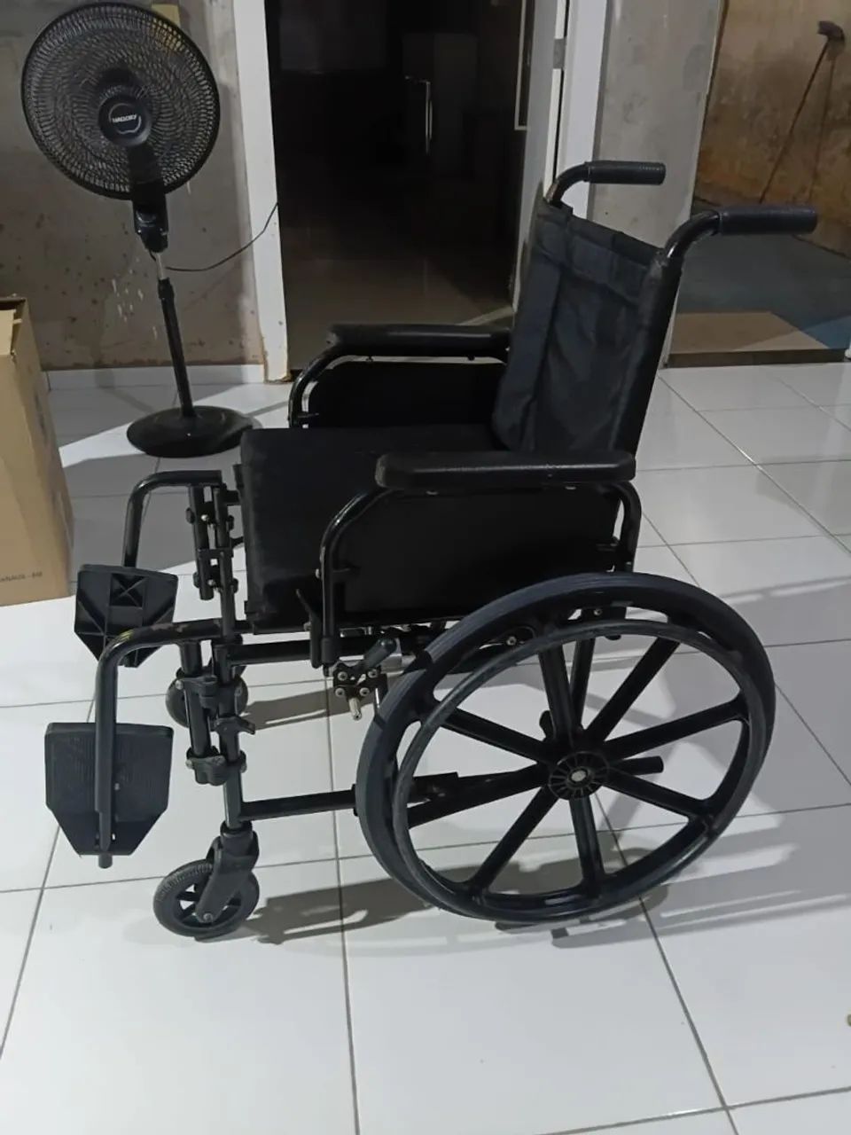 Cadeira de rodas seminova  - Foto 3