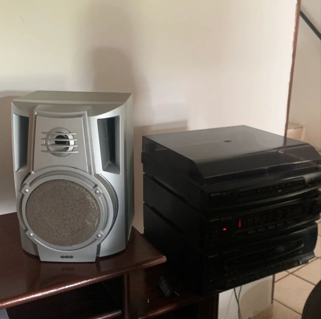 Vendo caixa de som e Vinil