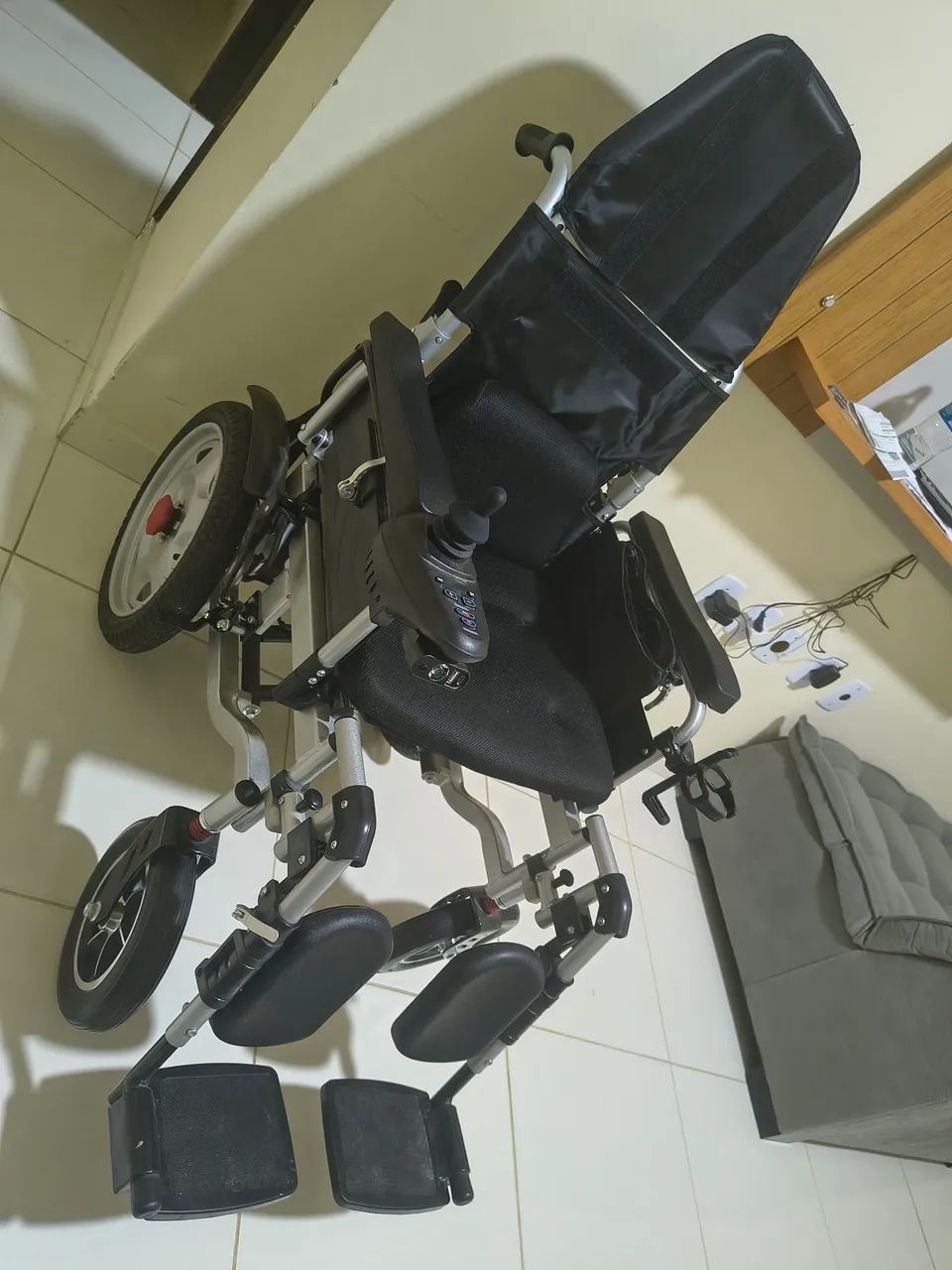 Cadeira de rodas motorizada  - Foto 2