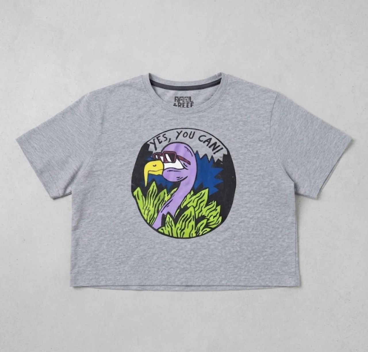 T-Shirt Cropped Cinza Estampada "Yes, You Can!" Pool & Reef