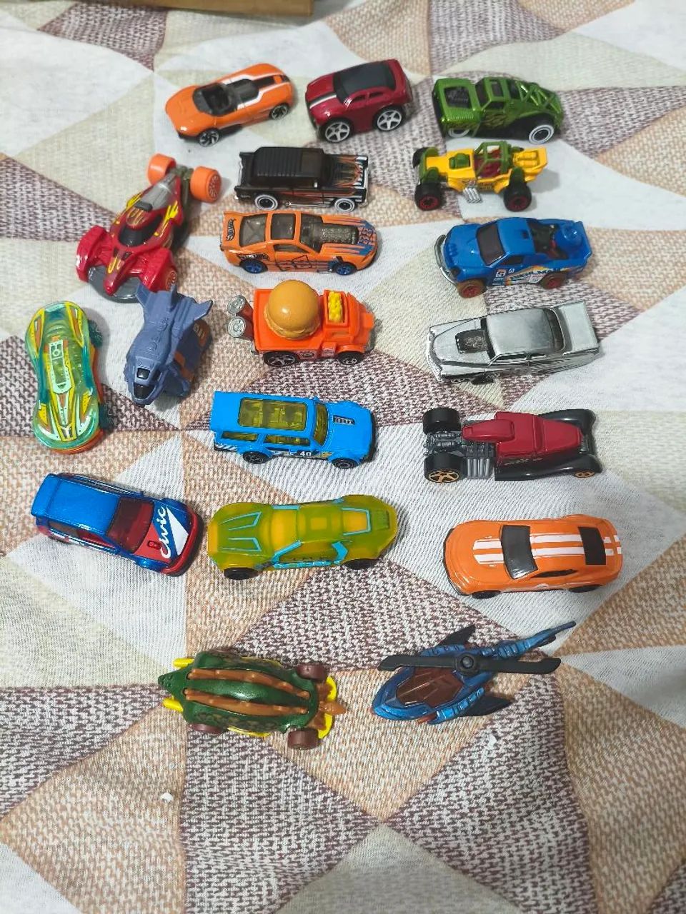 Lote 18 Hot Wheels e 1 genérico. Looses - Foto 2