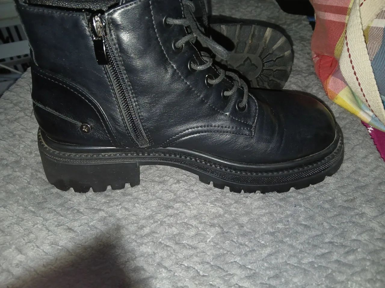 Bota de couro linda 