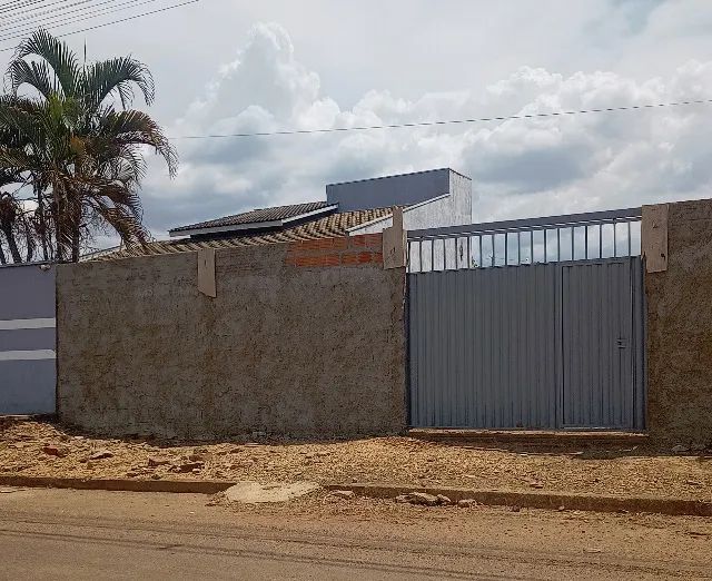Vendo ágio de terreno murado ,com portão e uma construção;
