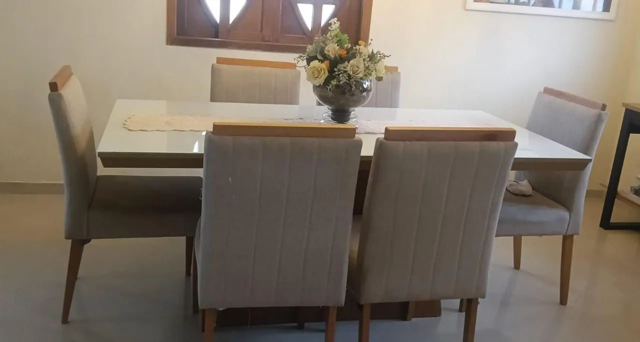 Mesa com tampo de vidro com 6 cadeiras  - Foto 2
