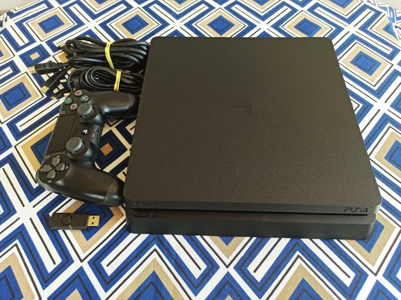 Console PS4 Slim Final Fantasy XV Luna Edition 1Tb Desbloqueado