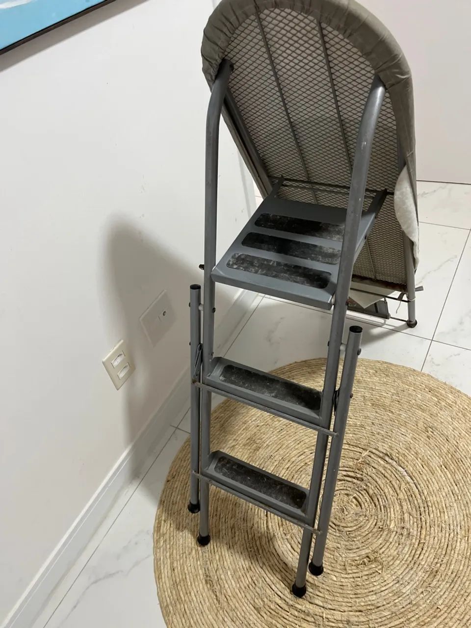 Vendo escada com tábua de passar dois em um  - Foto 2