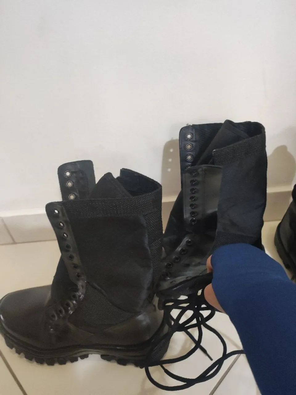 Bota coturno couro legítimo tamanho 41 - Foto 2