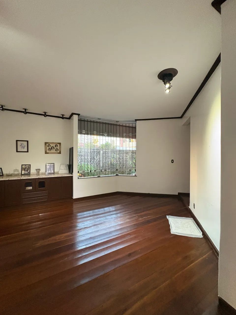 Alugo casa ampla para moradia ou comércio - Foto 3