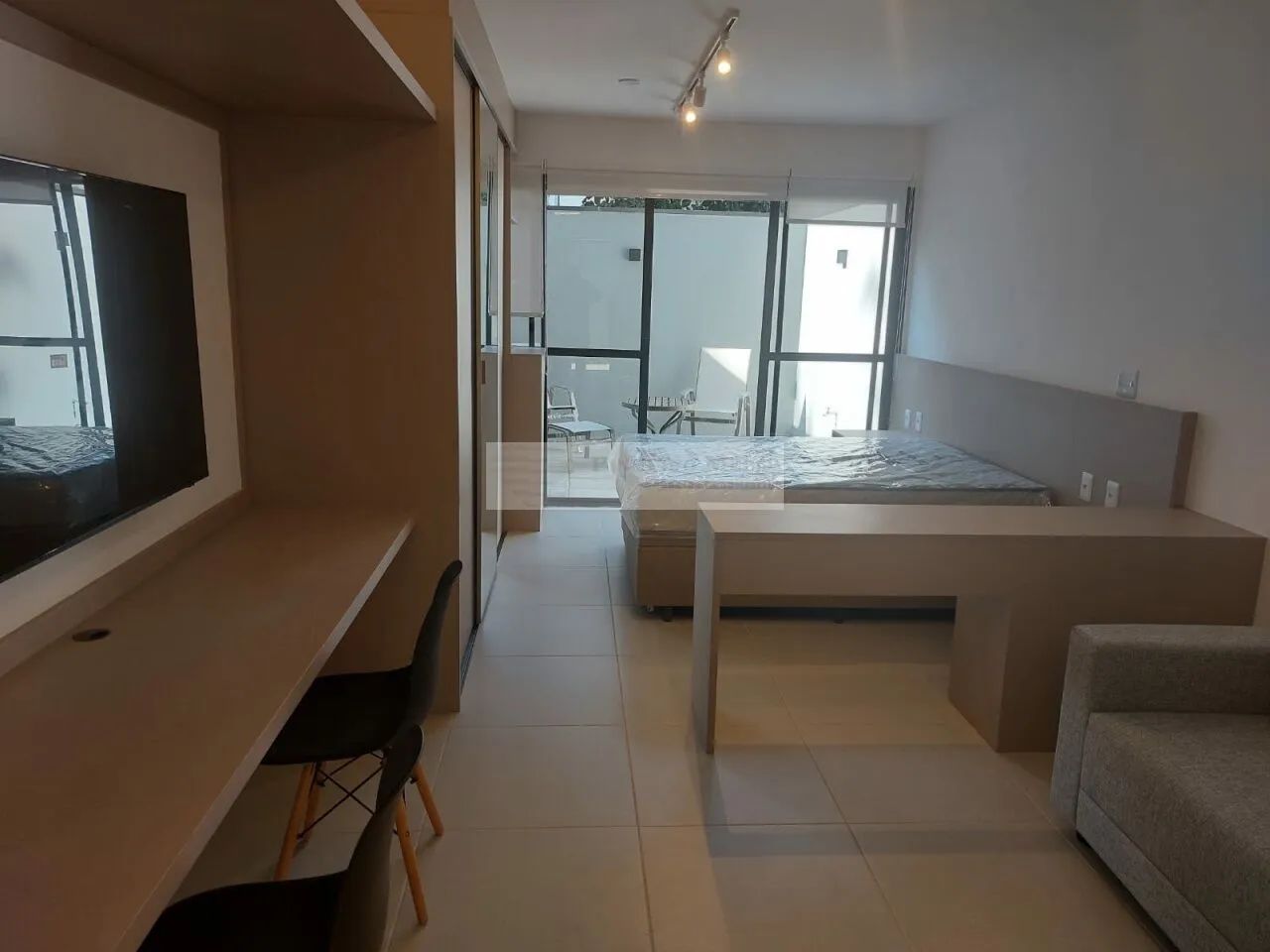 STÚDIO MOBILIADO -40M2 - VARANDA - VAGA DE MOTO - Foto 4