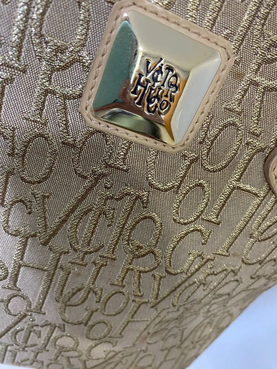 Vendo Bolsa Dourada da Victor Hugo ORIGINAL  - Foto 2