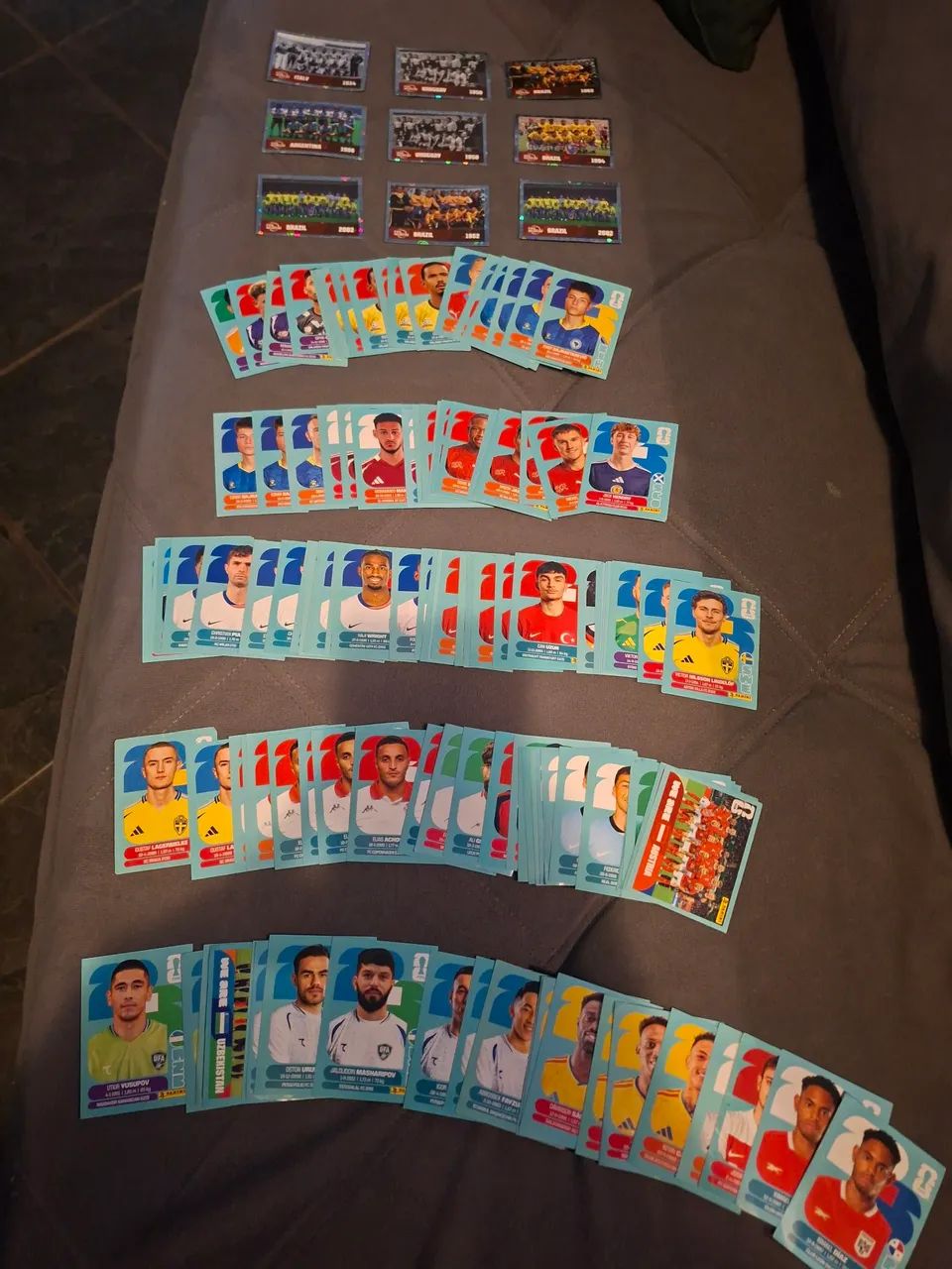 Figurinhas Panini 127 unidades - Foto 2