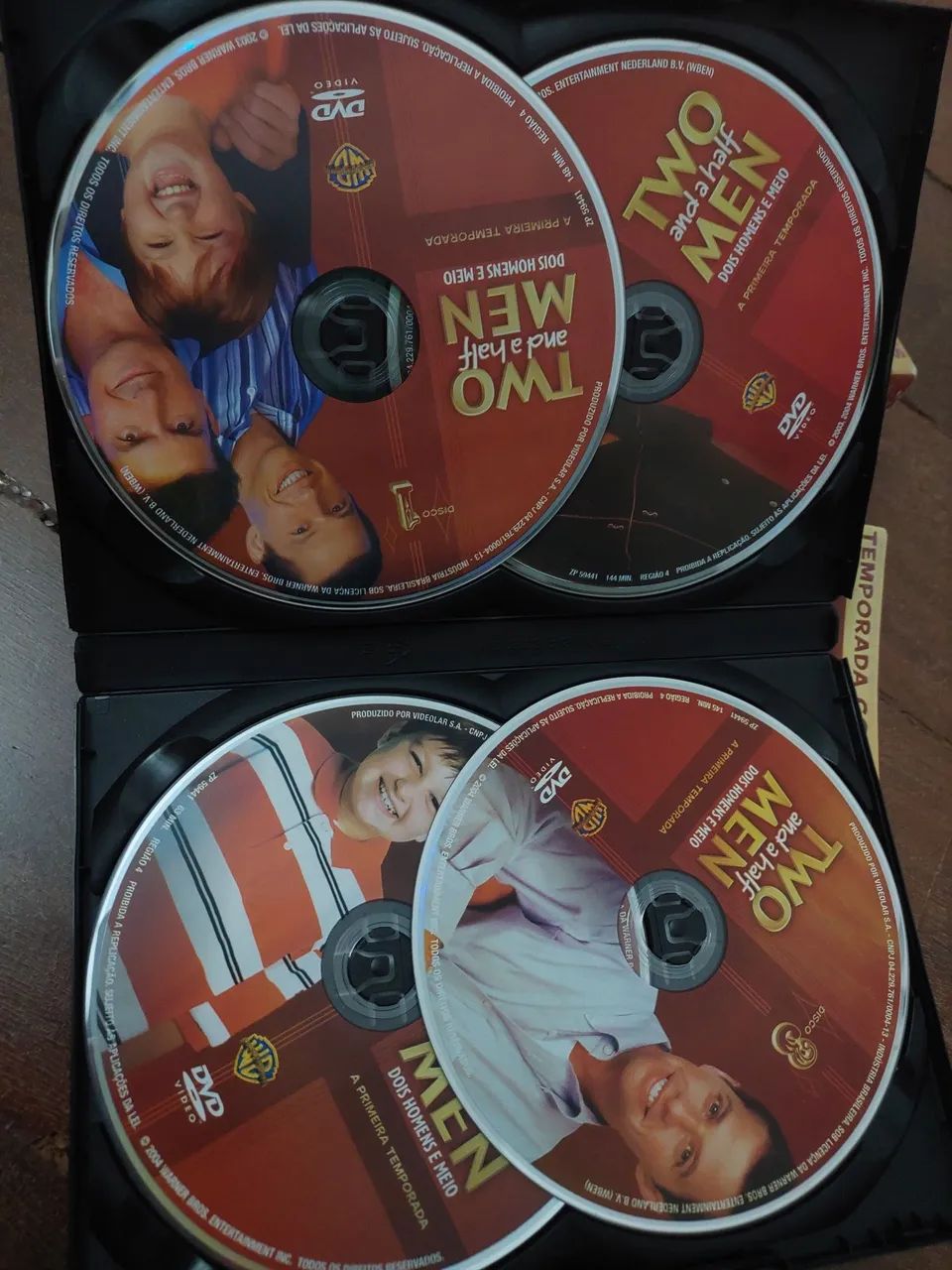 DVD Two and a Half Men - Temporadas 1 a 6 - Box Completo - DVD