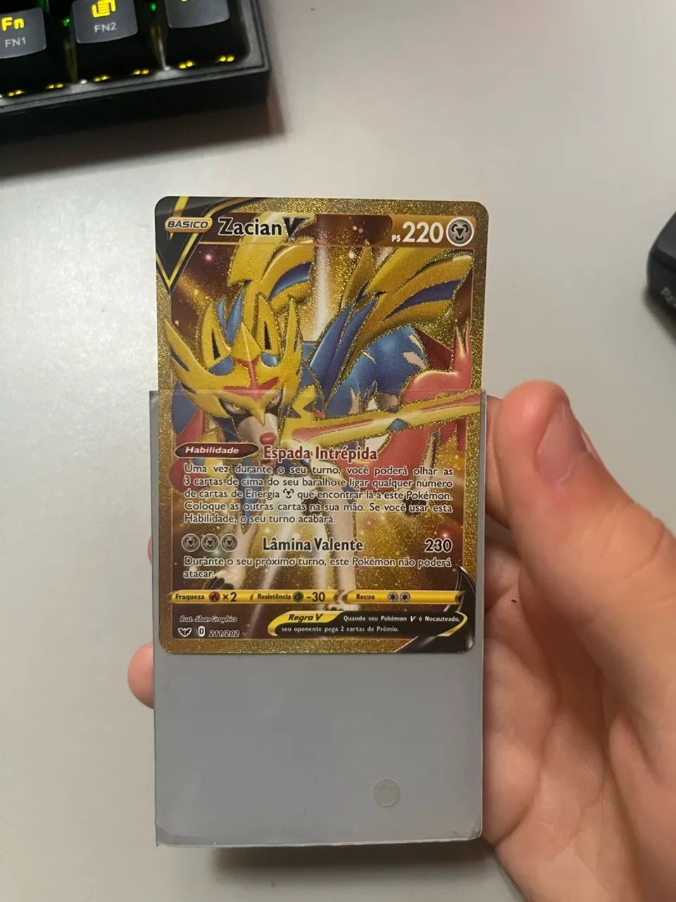 Carta Pokémon Zacian V Dourada - Foto 4