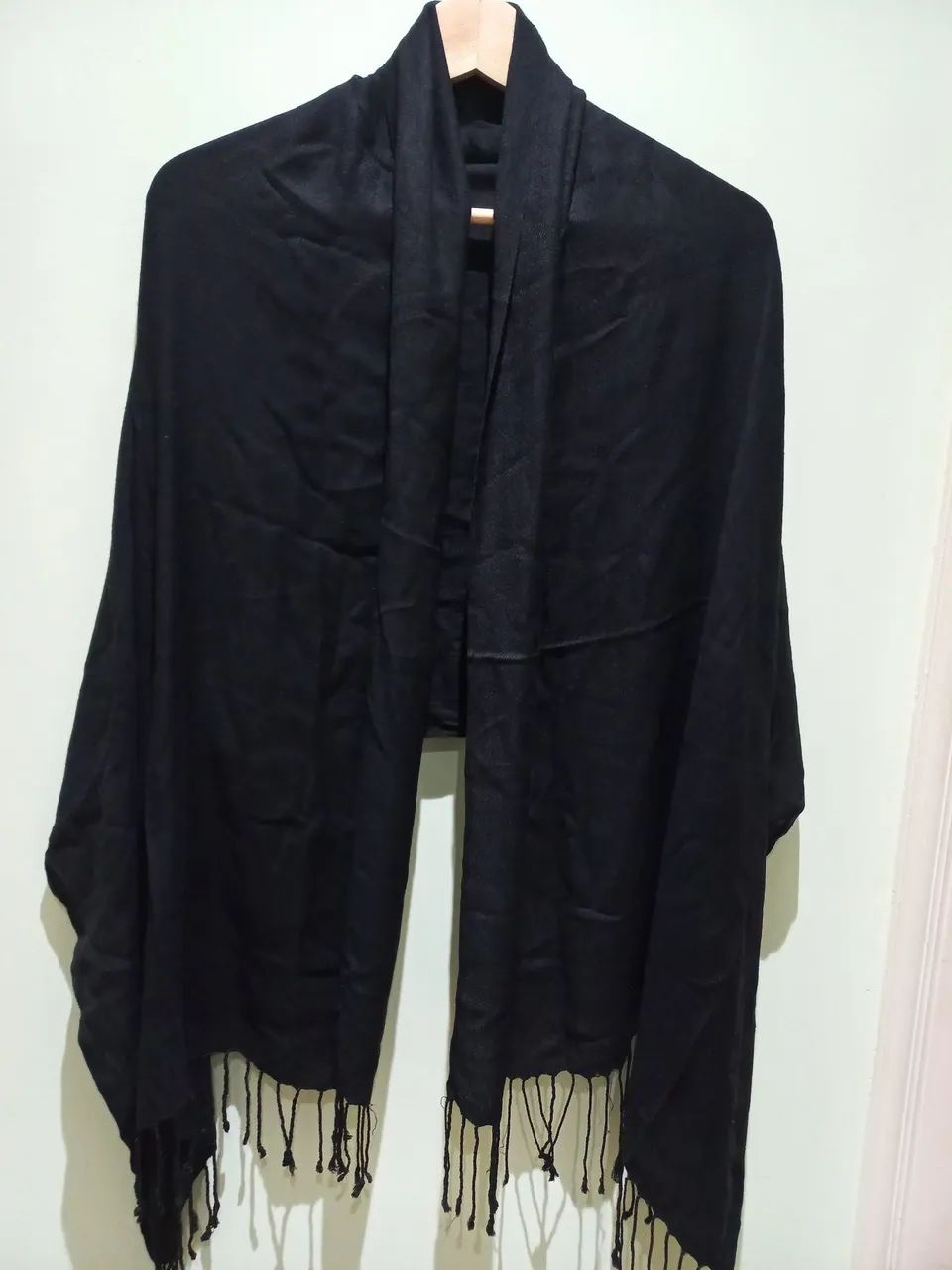 Cachecol feminino preto - Renner - 1,70x0,65 - Em bom estado 