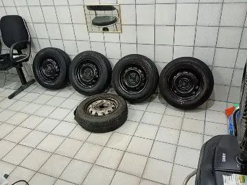 Vendo esses pneus ?
