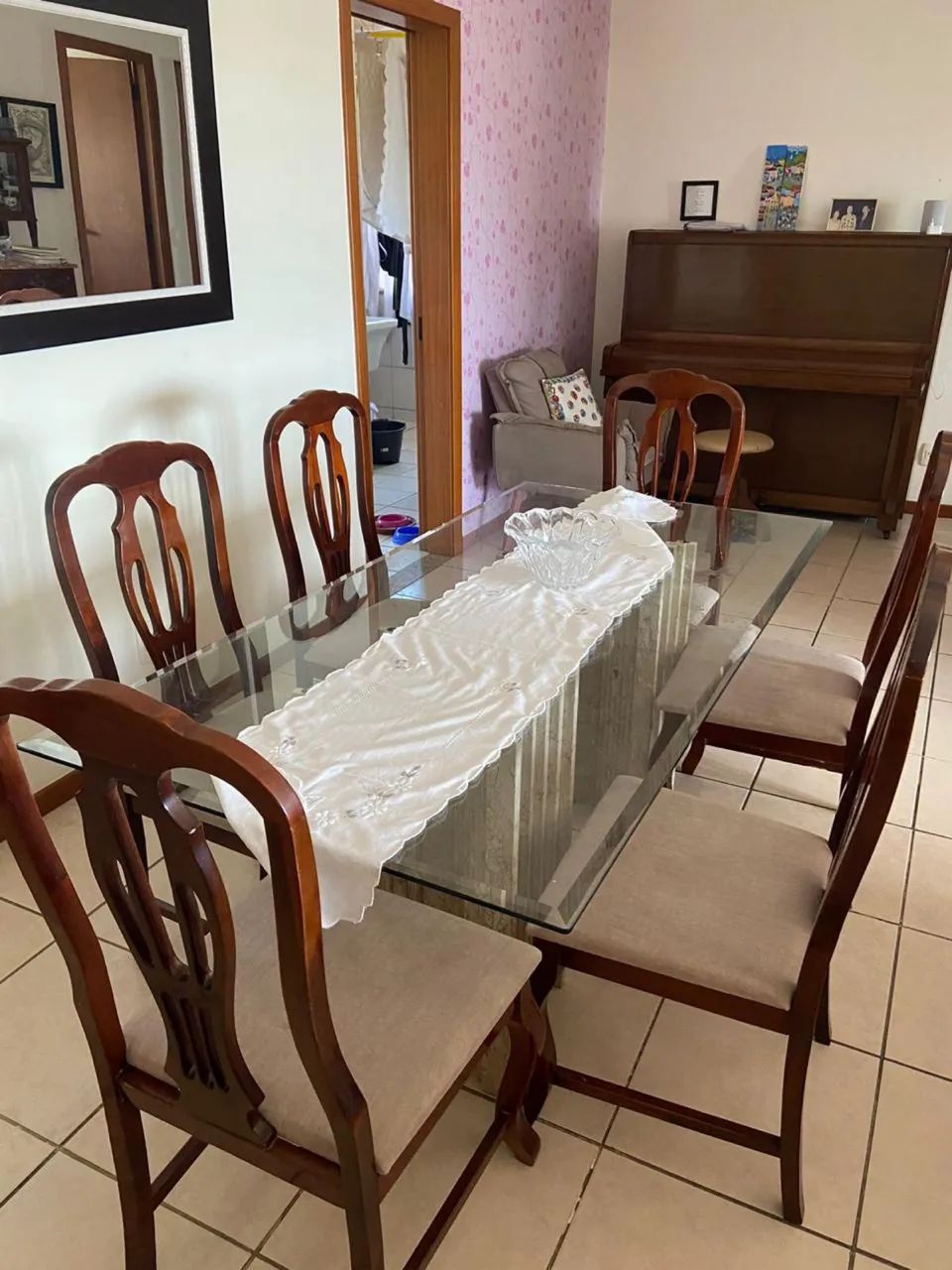 Mesa de jantar com 6 cadeiras