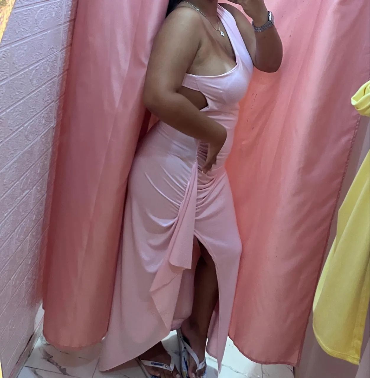 Vestido longo rosa com fenda  - Foto 2