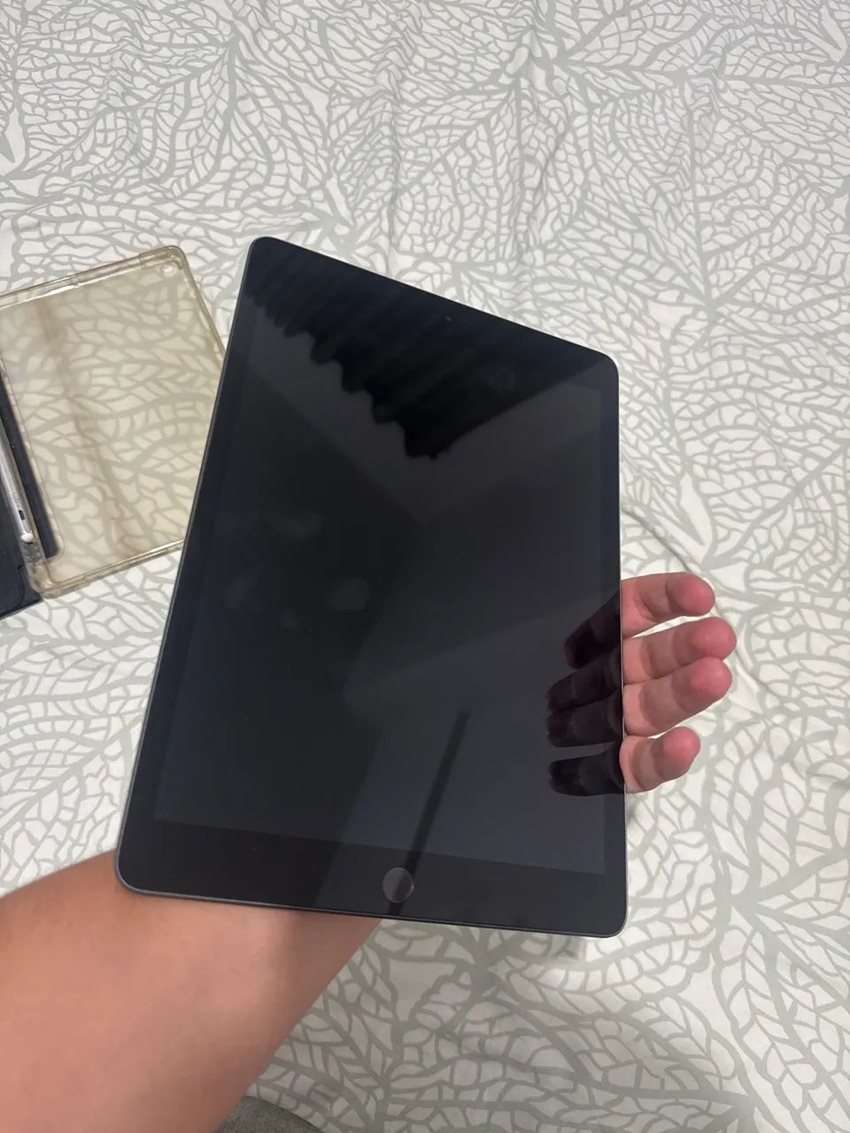 Ipad 8° geração seminovo (Sem marcas de uso)  - Foto 3