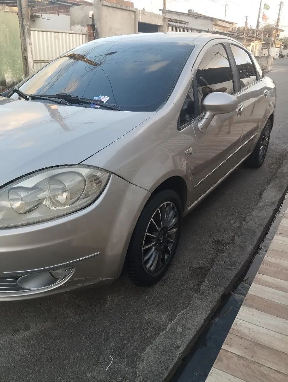 Fiat Linea Essence Dualogic 1.8 Flex 16V 4P 2013 - Foto 2