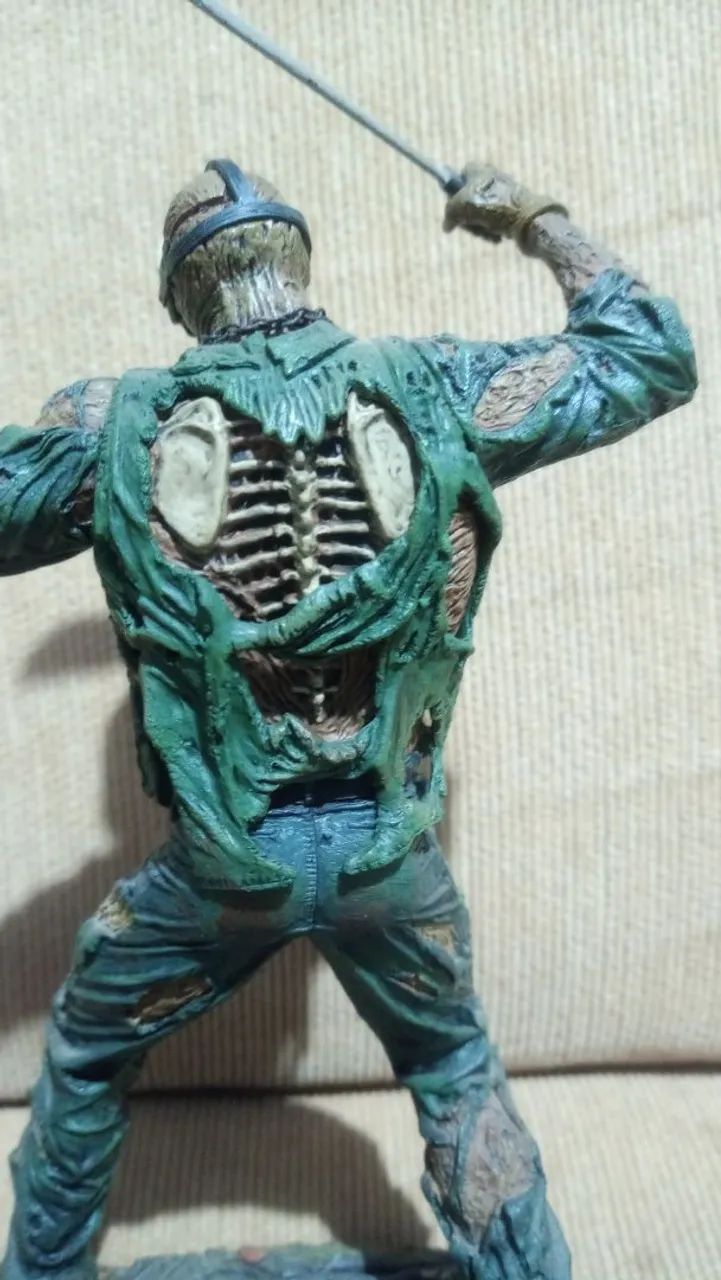 RARO Jason Part 7 Cult Classics NECA 22 cm. Brinde  - Foto 3