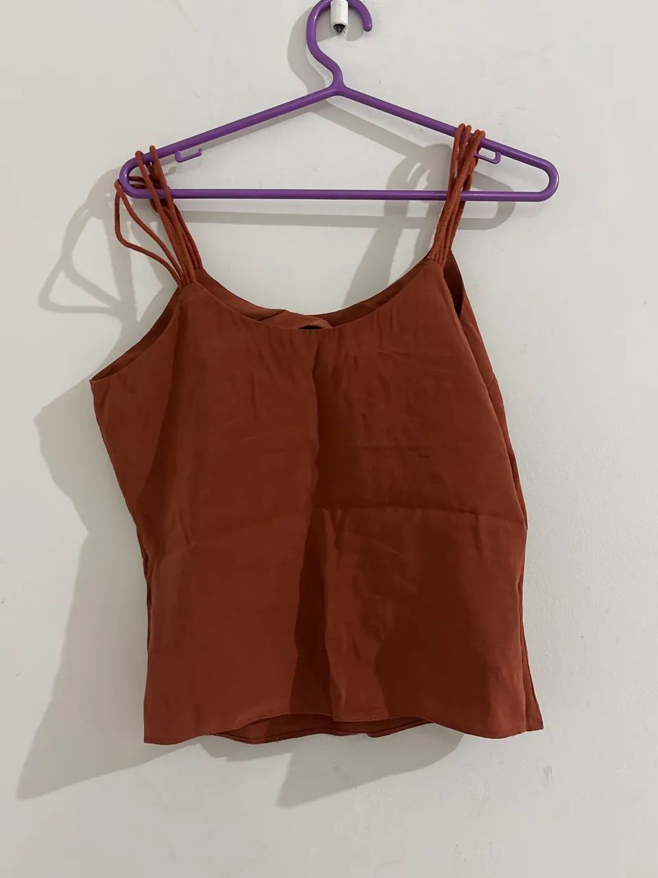 blusa marrom con detalhe na alça  - Foto 3