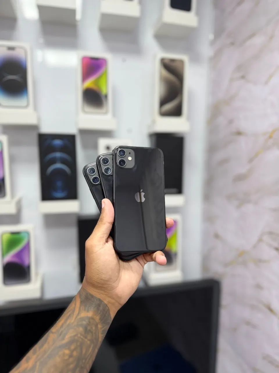 IPHONE 11  - 64GB PRETO ?1000 - Foto 2